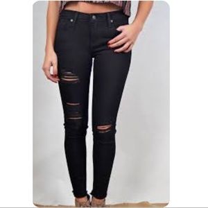 Just Black Women’s Sz 27 Black Distressed Raw Hem Skinny Jeans.